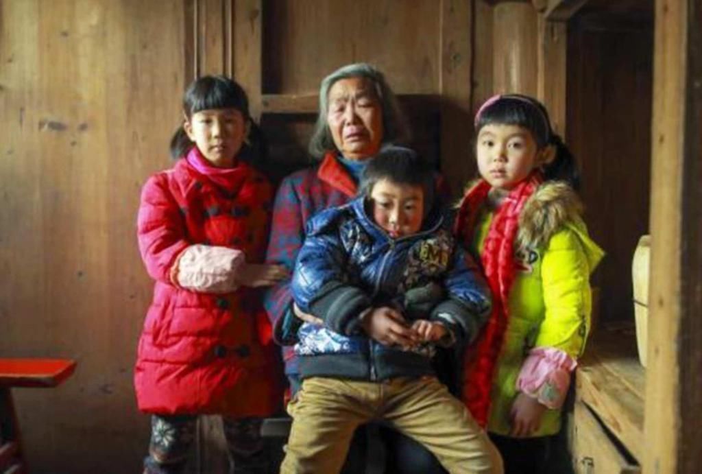 棺材|“新型啃老”正在啃掉父母的棺材本,父母毫无察觉,反夸孩子孝顺