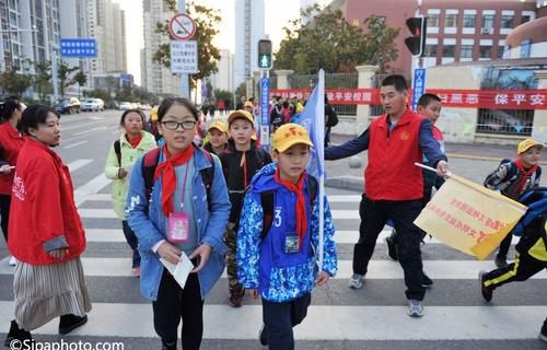 能越位|李玟瑾：家庭不能变成第二个学校，必须扼制！