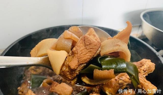 卤一锅卤味，有猪皮猪肉鸡腿骨还有海带结，这味十足又不腻