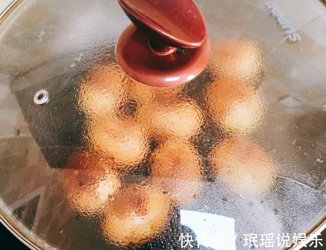 家常虎皮蛋的教程来了，配上一碗热腾腾的白米粥，既营养又开胃