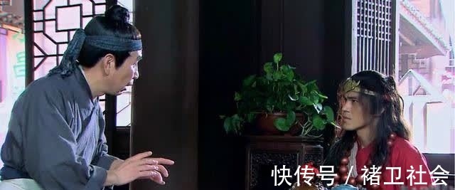 孔明!宋江表演六十四招棍法,孔明孔亮十分钦佩,旁观的武松怎样评价?