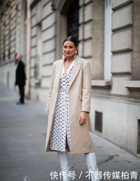 洋气|羽绒服已经过时了,潮人都在穿“大衣+长靴”,既保暖又洋气