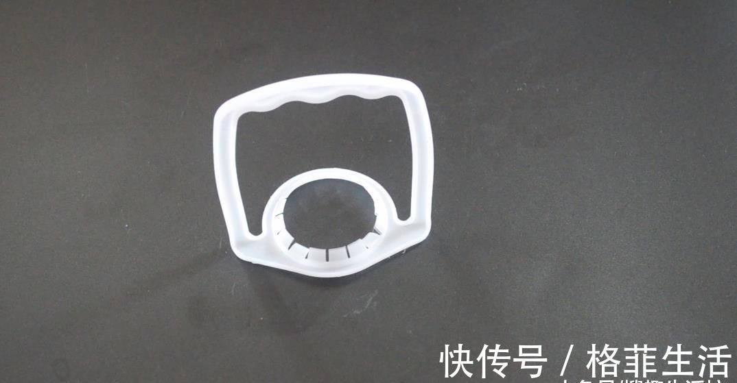 洗菜池边上放一个油桶提手, 作用太棒了, 解决了很多家庭的烦恼