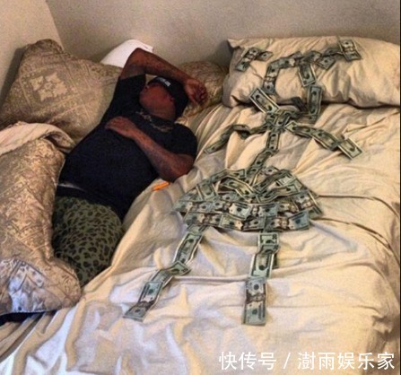 |搞笑杂谈老板说“这可是一只便衣警犬,很善于伪装身份的。”