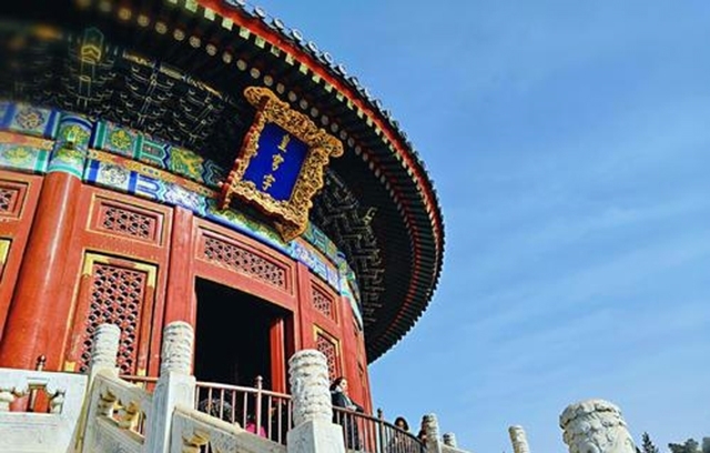 额娘|苏麻喇姑:出身侍女却成康熙“额娘”,死后整个皇宫为她披麻戴孝