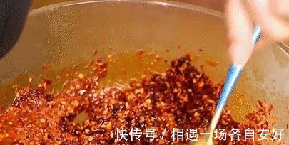 炸辣椒油时，很多人都做错了，难怪只辣不香！这才是正确的做法