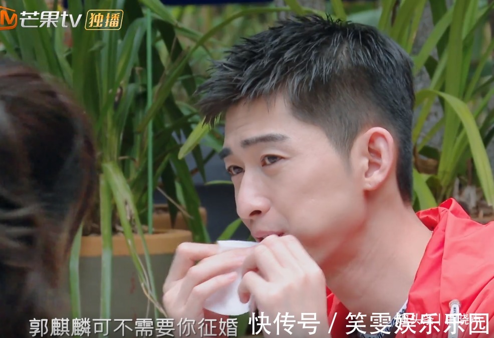 紳士不是裝的！張翰和吳宣儀開(kāi)越野車，翰哥雙手放的位置引熱議