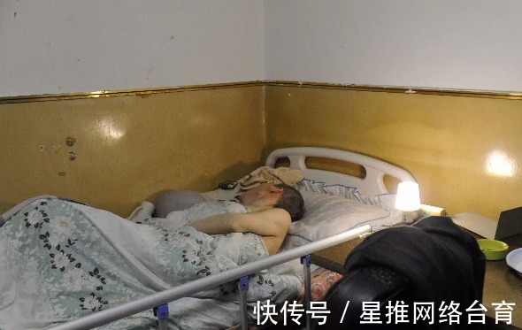 折磨|63岁老人倾诉照顾病痛的长寿老人,时间越长,对儿女的伤害越大