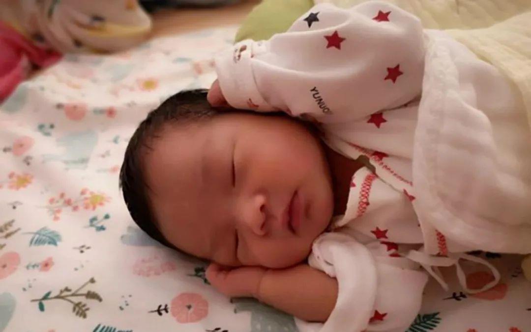 陈晓|孩子睡姿暗示性格,若是第3种父母别忽视,做好2点孩子更健康