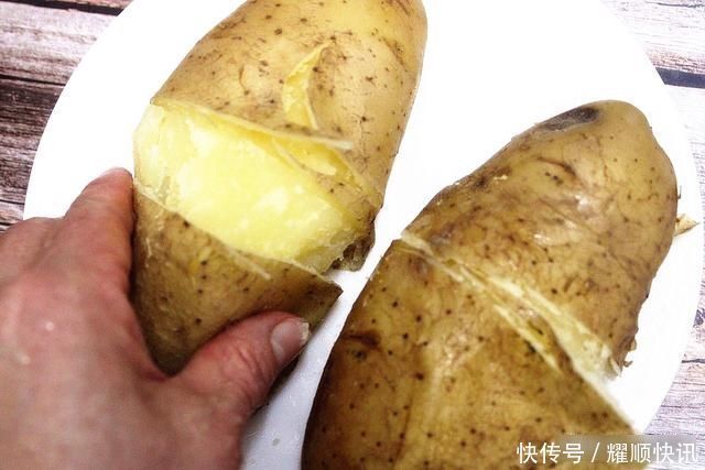 去皮|土豆去皮原来这么简单,大厨教您一招,一拉就开,再也不用削皮了
