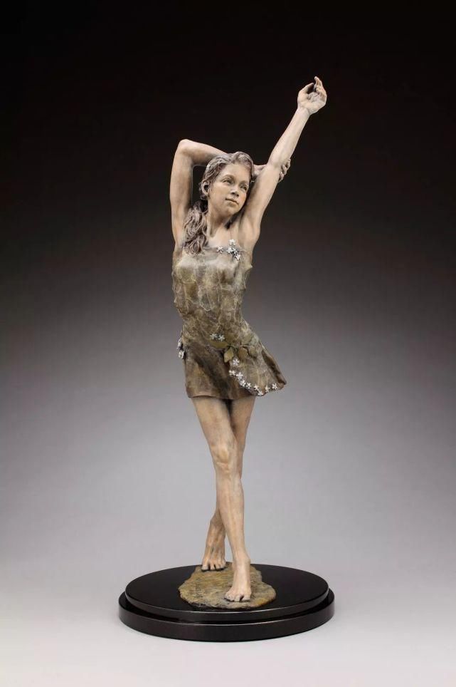 vega@被公认最具大师潜质的美女雕塑家,人体作品生动又别出心裁!