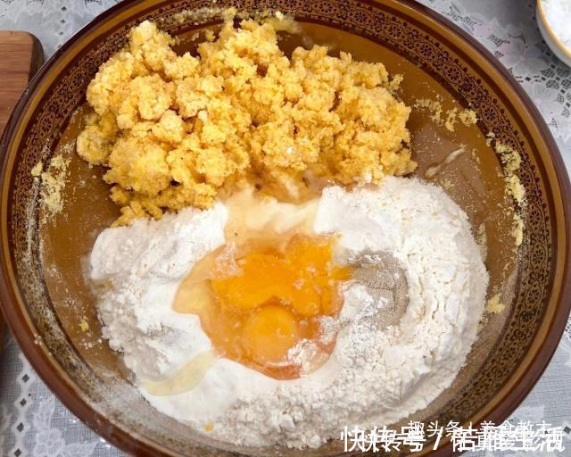 玉米面|教你做玉米面发糕，用筷子拌一拌，上锅蒸一蒸，比蛋糕还要好吃