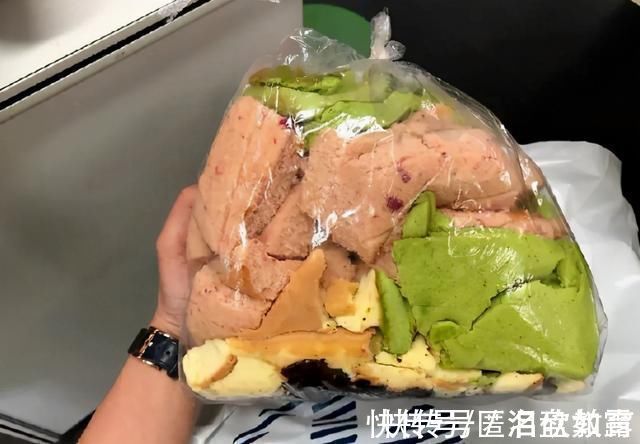 学生|家长买“蛋糕边角料”给孩子吃,被网友指责,穷家长会养出自卑娃