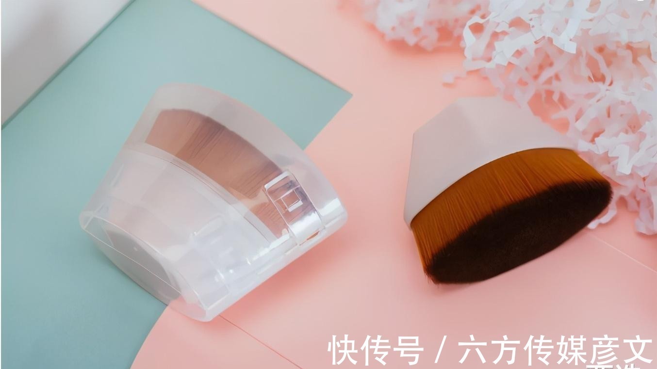 粉底液 美妆蛋失宠了?明星们化妆纷纷用上了粉底刷,难怪个个都是奶油肌