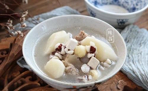 秋天进补，有条件要多喝这“四神汤”，全家都合适，胃口好吃饭香