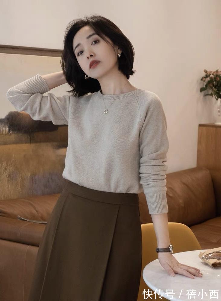 半裙 40岁的女人试试“羊毛衫+半身裙”,学她这样穿,遇见更美的自己
