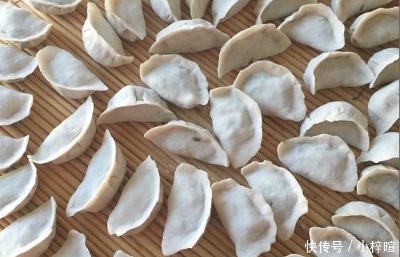 手工的饺子不要立刻放冰箱,教你一简单绝招,放多久都不坏不粘连