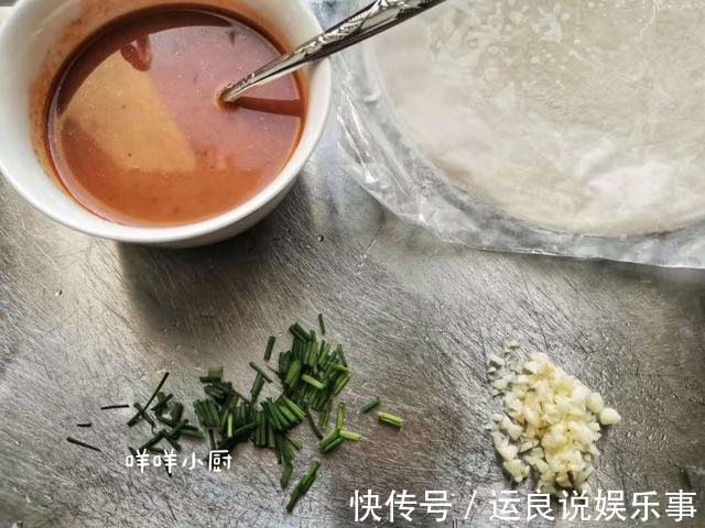 手抓饼|自制懒人酱香饼，不要揉面，早起5分钟就能搞定，比外面买的香