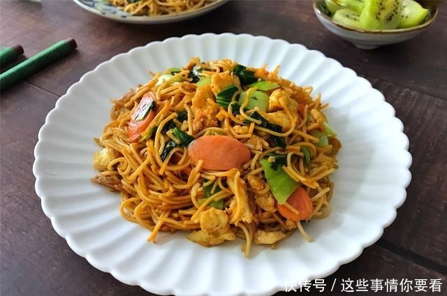 泡面不要直接泡着吃了,教你7种花样做法,好吃有营养,真过瘾