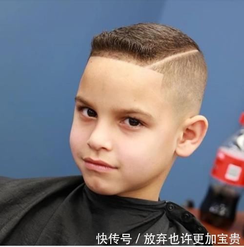 头顶|10款小男孩发型推荐,越剪越有型,给你儿子选一款吧
