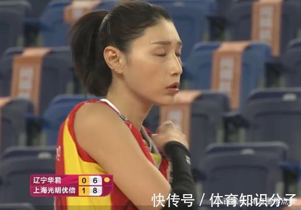 主教练|3-0，女排联赛第3名出炉，上海队连赢两场，辽宁主教练托腮沉思