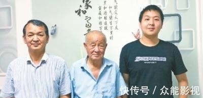 向华强|祖孙三代共用一张脸是什么样的体验?网友:遗传实在是太神奇了!