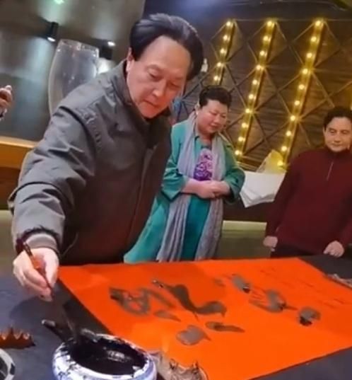 笔墨&唐国强书法进步明显,价格高达8万一平尺,笔墨骨力柔软变化大