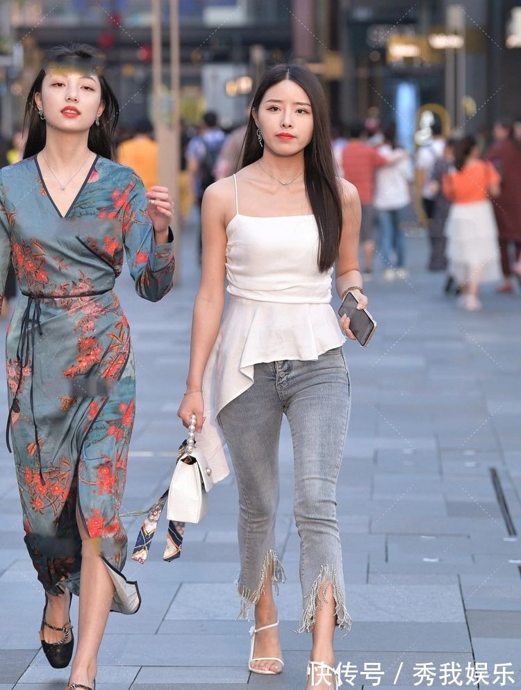 墨镜 美女穿着透明高跟凉鞋,非常有吸引力,走在大街上就是一道风景线