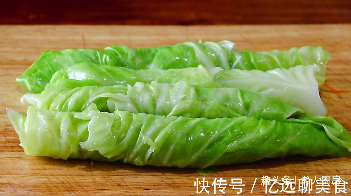 小段|夏天我家就爱这样吃包菜,1.5元一个包菜,人人都吃得起