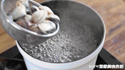 1小勺|蒸鸡蛋别只加葱了!现在流行跟它搭,随手一蒸鲜掉魂