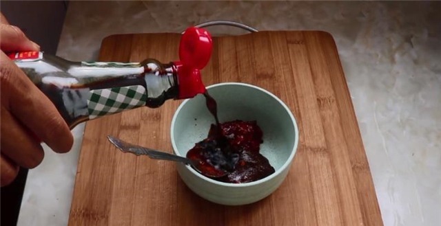 想吃香菇酱不用出去买,在家就能做,鲜香下饭,拌面夹馒头都好吃!