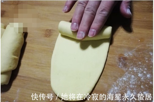 面团|红薯独特做法,加一个鸡蛋,不用烤箱,女儿说比买的面包还好吃