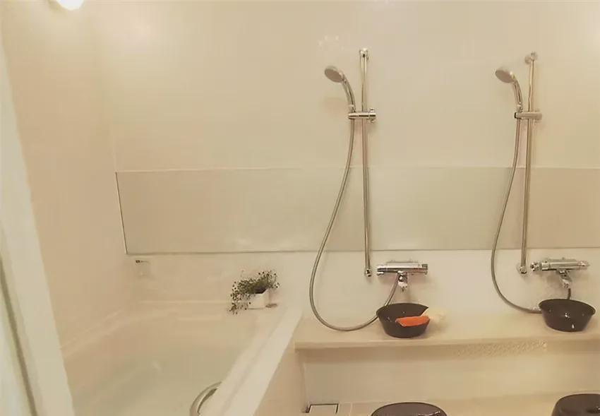 棉被|日本五个女生共睡一屋,用棉被隔开当房间,过着极致蜗居的生活