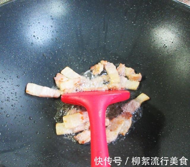 茭白|五花肉煎鸡蛋炒茭白，简单快手，鲜香下饭！