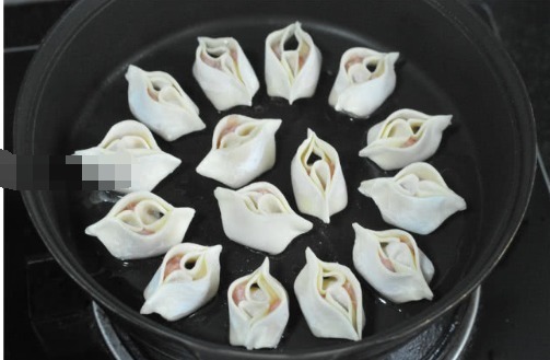  儿子三天两头要吃这早餐，平底锅一烙10分钟就上桌，解馋还顶饱