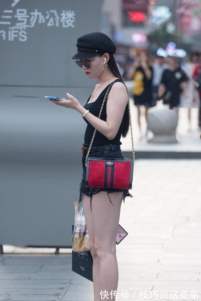 瑜伽裤 不管紧身瑜伽裤的曲线多么好看,展现出靓丽自信的气质,轻松舒适!