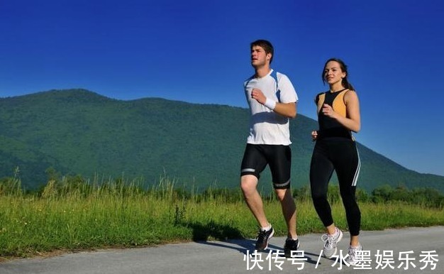 早衰老|45到59岁是长寿黄金期,多喝2水,少吃3物,把寿命养起来