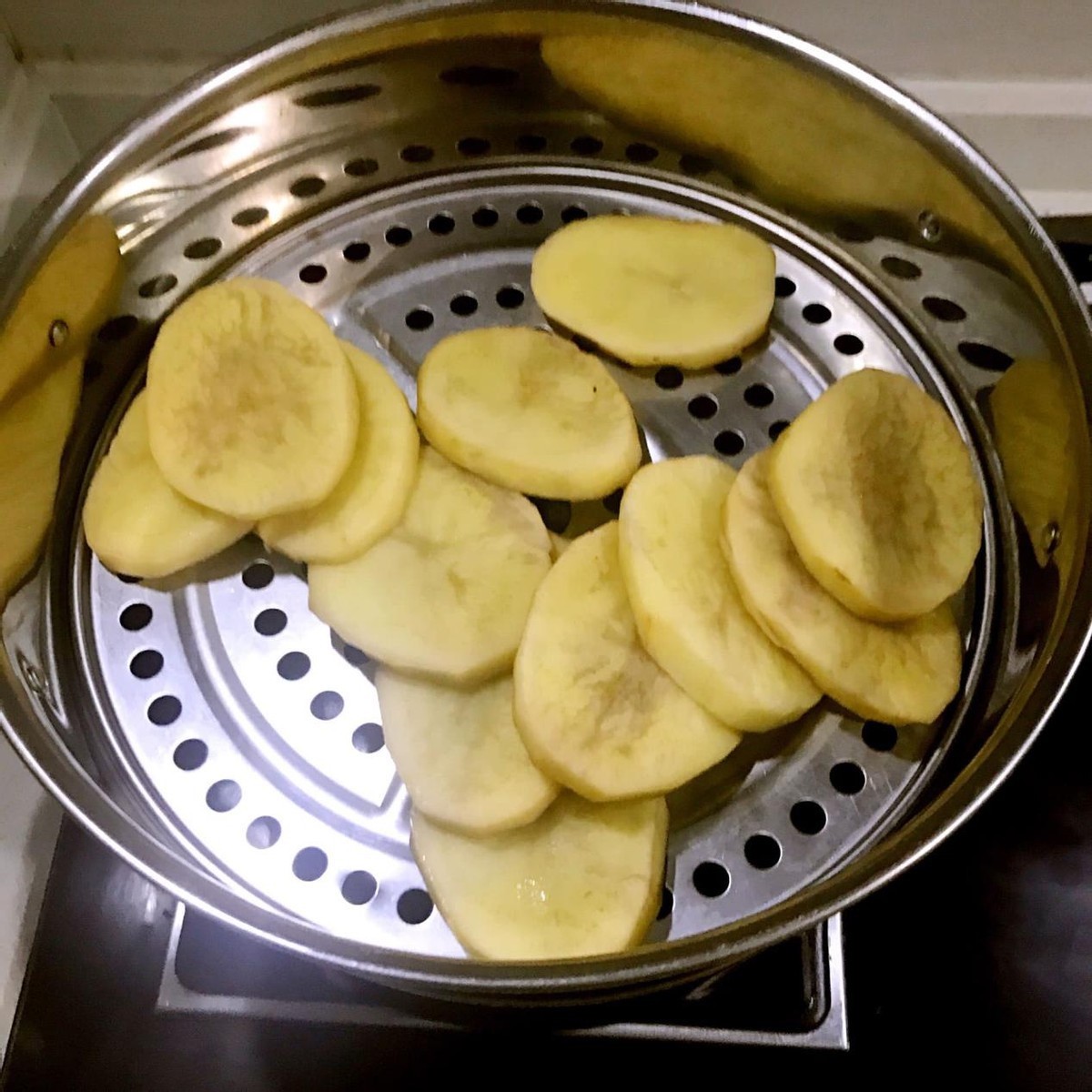 家里面有土豆的可以试试这样做,外酥里嫩,非常好吃