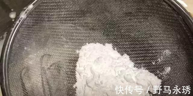 模具|蛋糕这样做,简单又好吃,10分钟超快手,搅一搅,烤熟就能吃