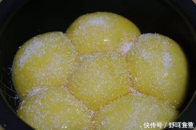 面粉别再蒸馒头了，简单这么一做，香甜可口，比面包还松软好吃