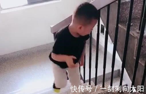 小大人|“操碎心宝宝”每天送奶爸上班火了,为了这个家也是付出了太多!