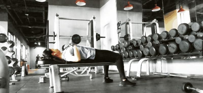 线条|五个胸部动作，帮你改善驼背，让胸型更为饱满，上半身更有线条