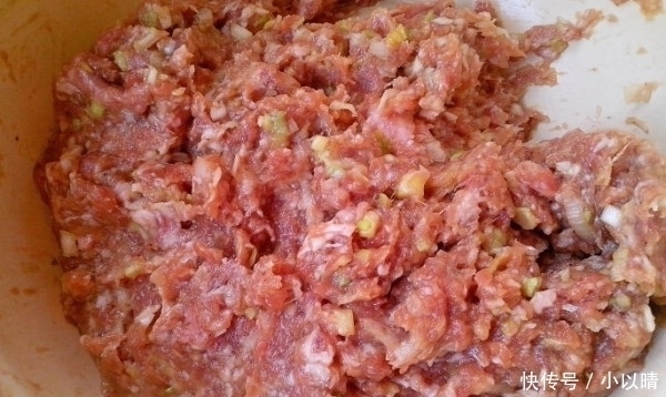 肉丸子不单单只放肉,还要加这一样东西,做出来的丸子才鲜香美味