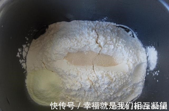 海苔|这是我吃过的最好吃的面包，没有之一，不用造型，做法真简单！