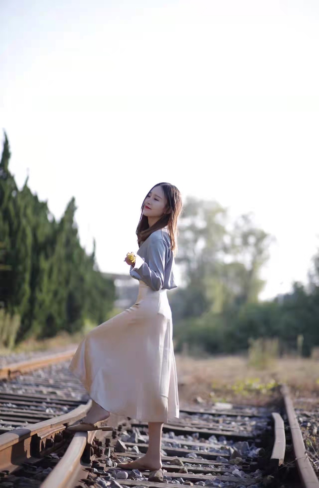 大长腿 包臀短裙小姐姐, 笑容甜美, 尽显迷人大长腿