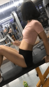 |搞笑段子GIF趣图:妹子这个瘾是真大啊,饭可以不吃的!