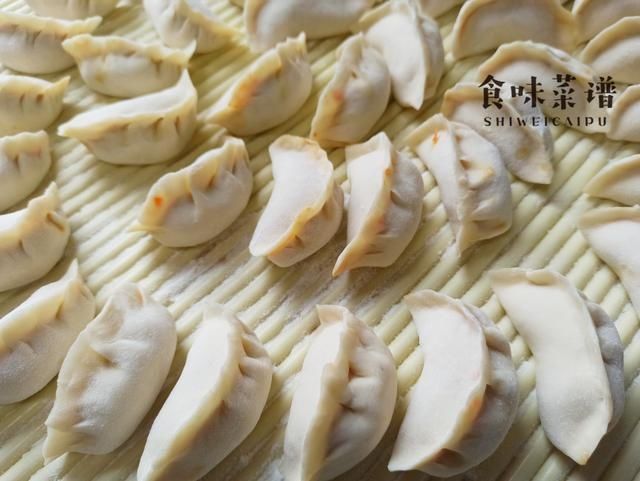 秋天包饺子,还是这菜调馅好吃,鲜嫩营养又多汁,大人孩子都爱吃