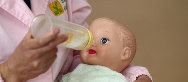 冲泡|5种错误的冲奶粉方法,影响小宝宝健康,排便干硬还影响长高!
