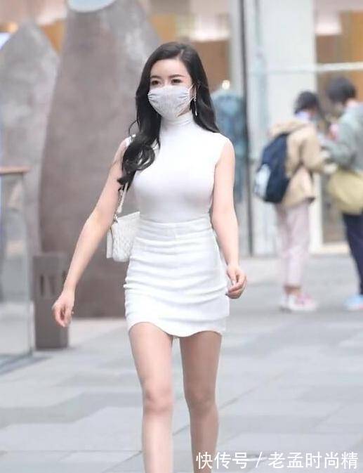 微胖 紧身包臀裙搭配简约白T恤, 这样的装扮是微胖穿搭天花板吗?