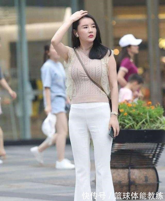 打底衫 黑色性感吊带搭配高跟凉鞋,简单为主,整个人都会时尚又百搭!